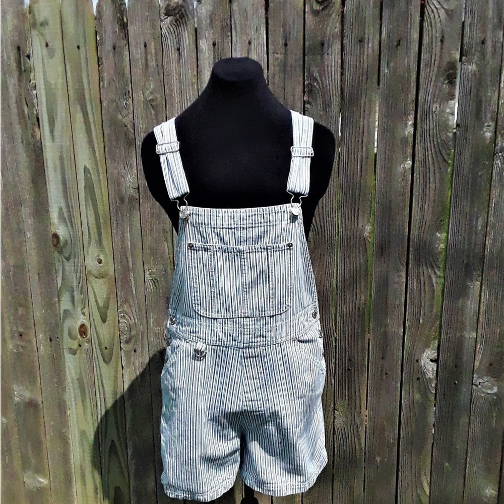 Vintage - Women’s striped overalls shorts